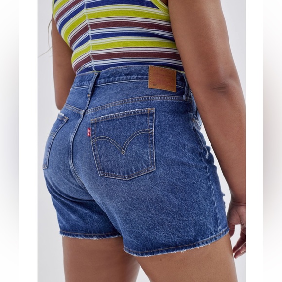 NWT Levi's Plus Size High Waist Dark Wash Distressed Shorts - Picture 4 of 5